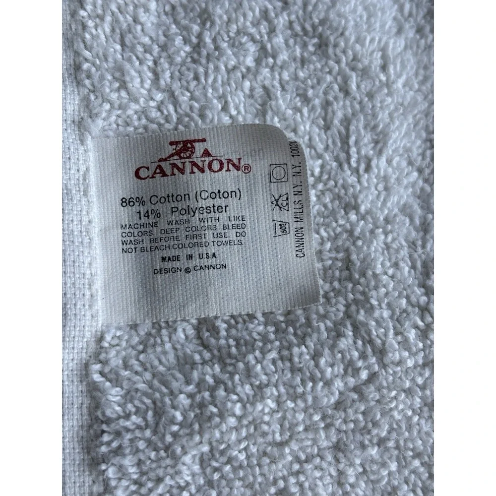 Vintage Cannon Sculpted White Seashell Hand Towel USA Made Very Clean Condition